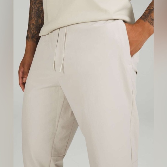NWOT Lululemon Men’s New Venture Trouser *Pique Fabric/Natural Ivory-Size Small - Picture 3 of 13